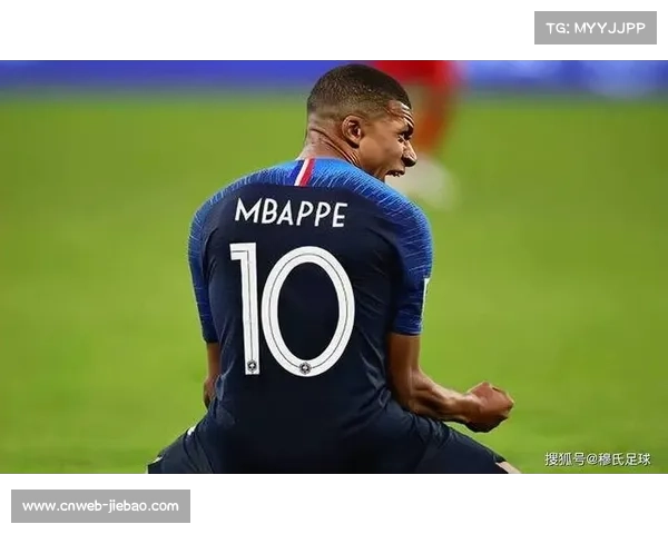 世界杯小组赛：法国队姆巴佩伤退，替补球员登贝莱救主